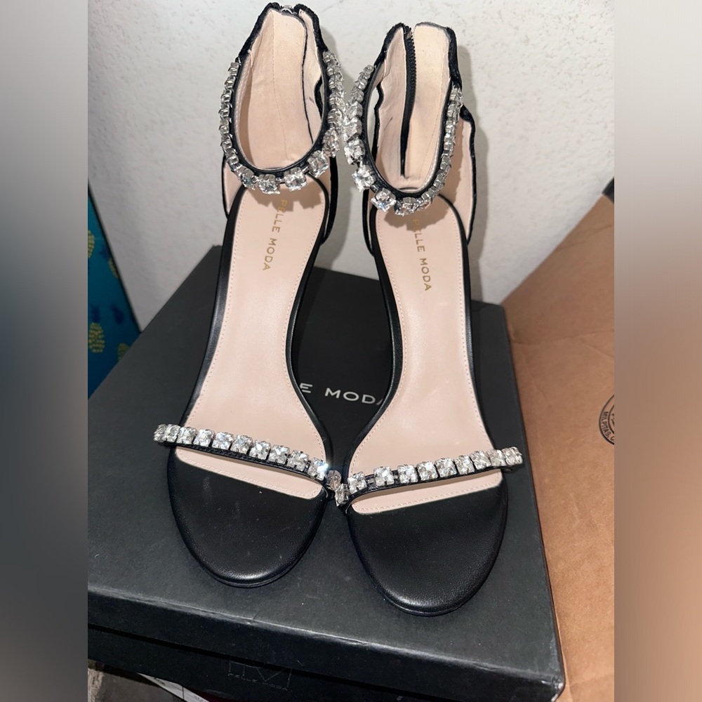 Pelle Moda: Black diamond pumps NBW
